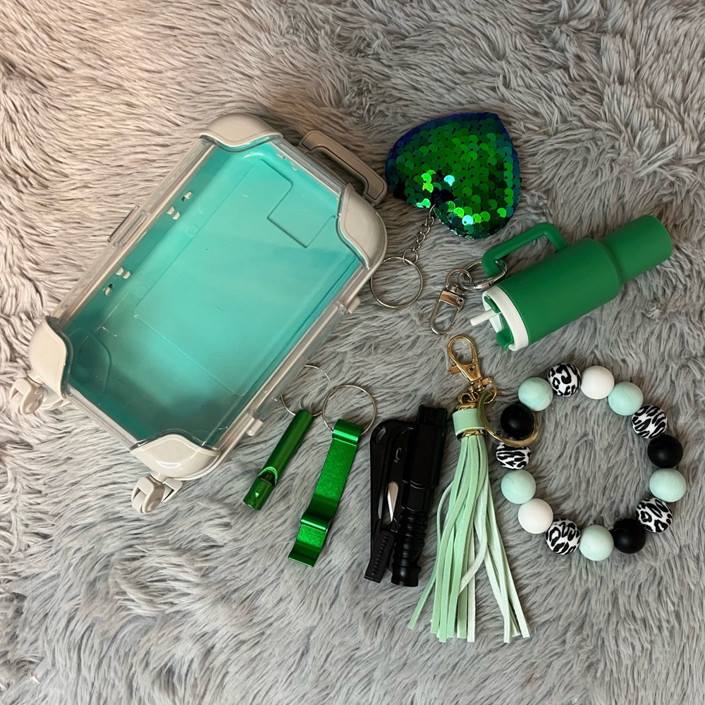 6pcs Green and Black Safety Keychain Set with mini suitcase